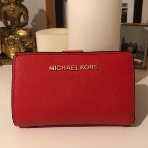Michael Kors Jet Set Bifold Zip Coin Wallet